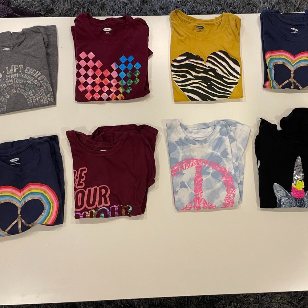Bundle of 8 Girls Old Navy T-shirts